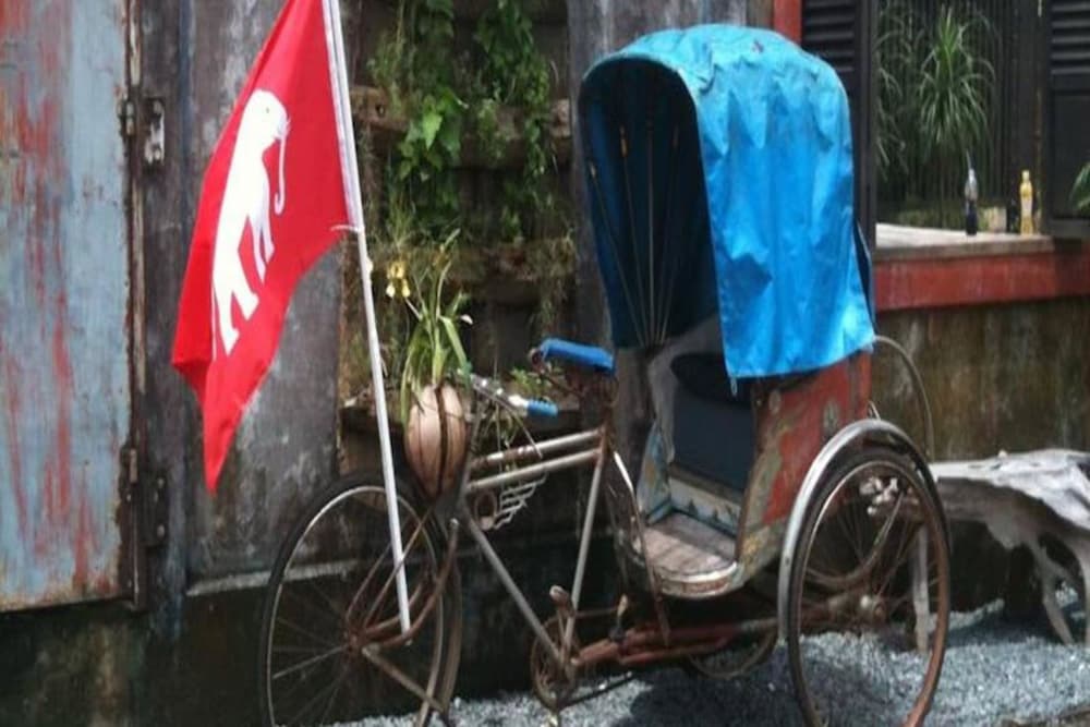 Artist Place Trat