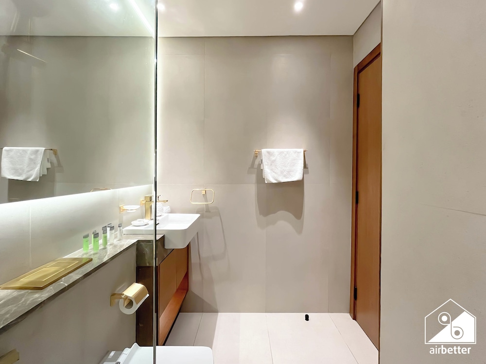 Luxury & Comfort 1B at Binghatti Amber & Balcony