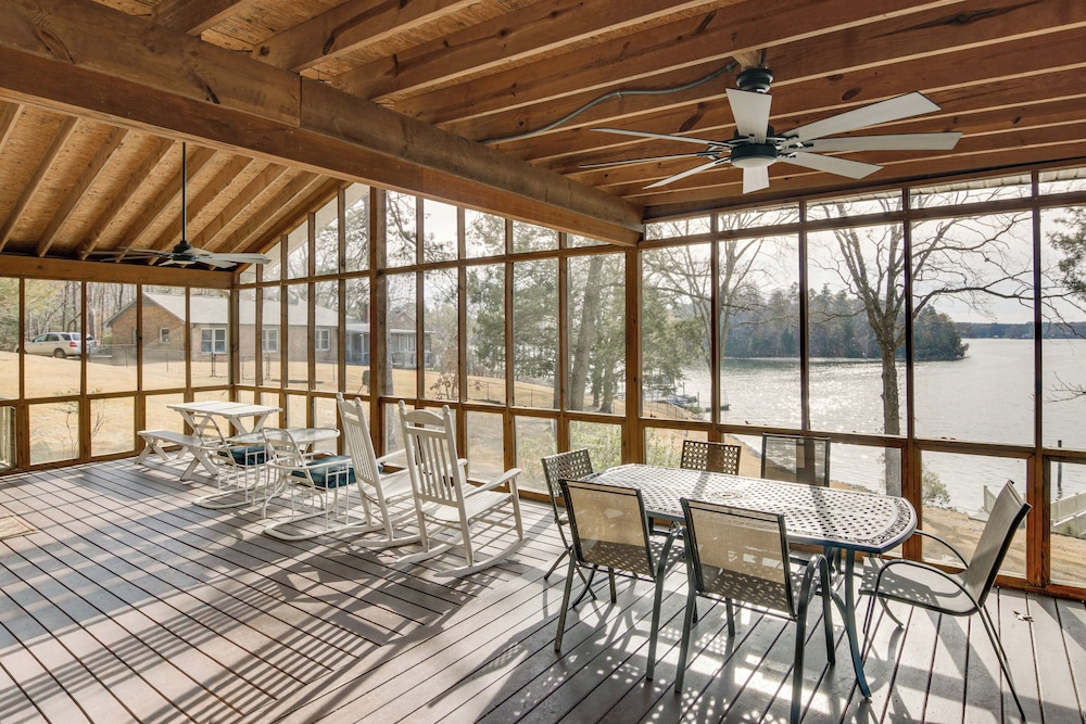 Moms Cabin on Lake Wylie w/ Private Dock!