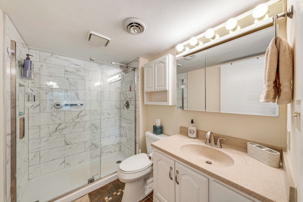 Powers Lake Gem: Peek-a-boo Views & Beach Access