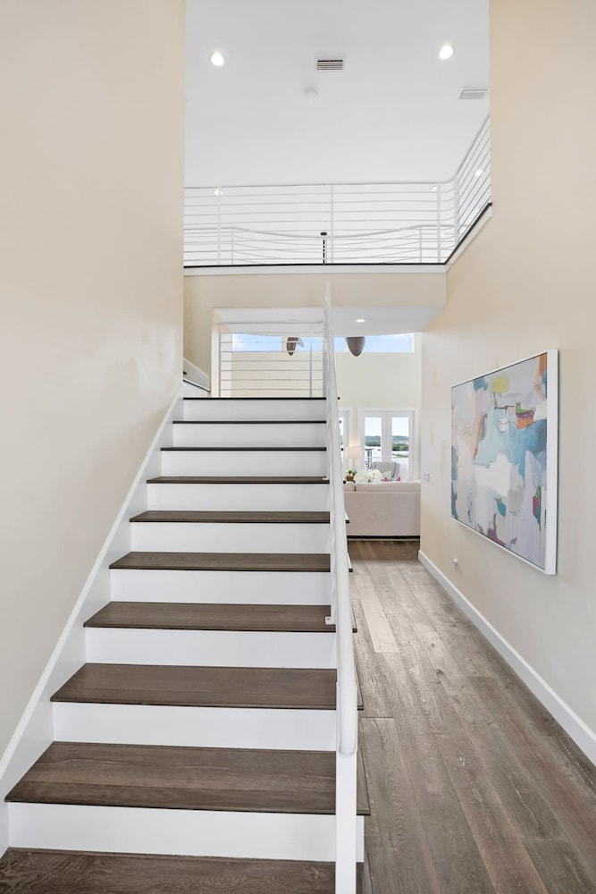 400 Steps to Sand Waterfront Luxury w Dock Pool