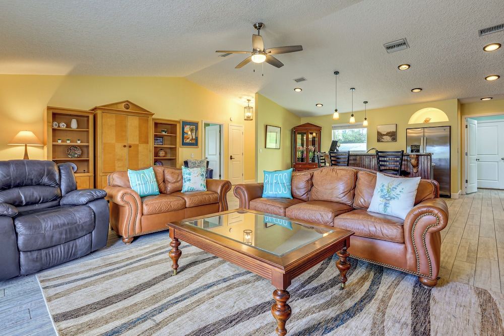 Canal-front Retreat 4 Mi to Jacksonville Beach!