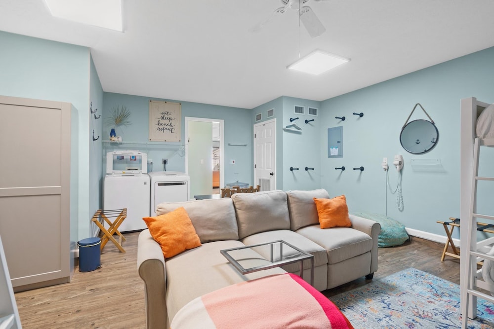 Beach House - Paradise Palace by PHG