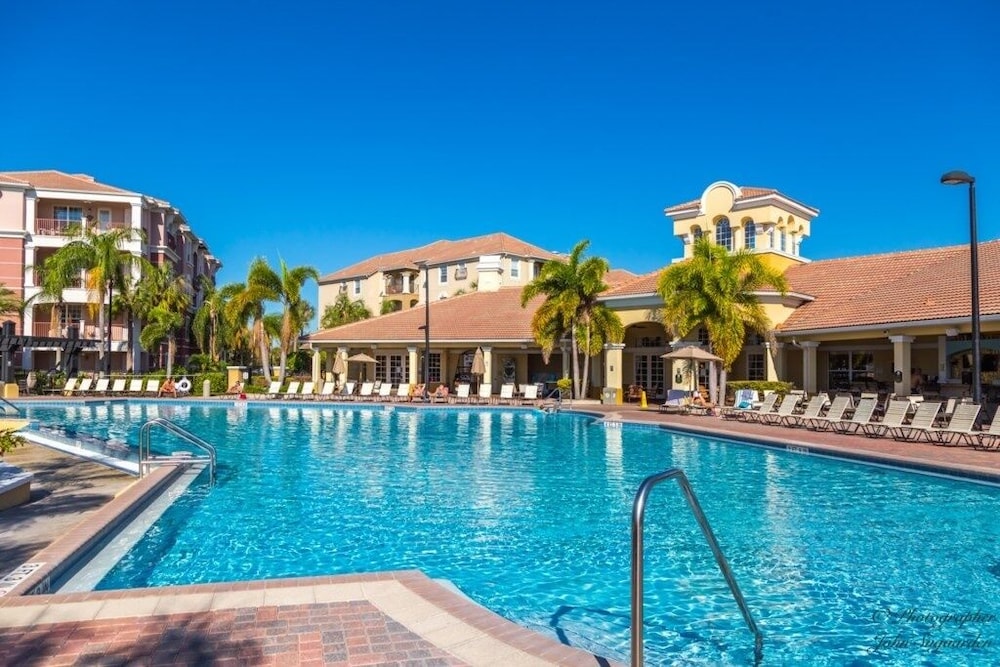 Fountain View. New! 3 Bedroom Condo by RedAwning
