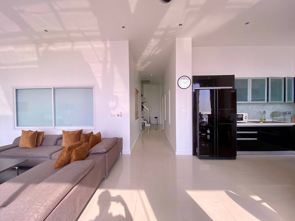 Sunset Plaza Condominium