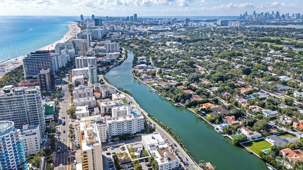 Retro Miami Getaway With Free Parking 1 Minute From Beach