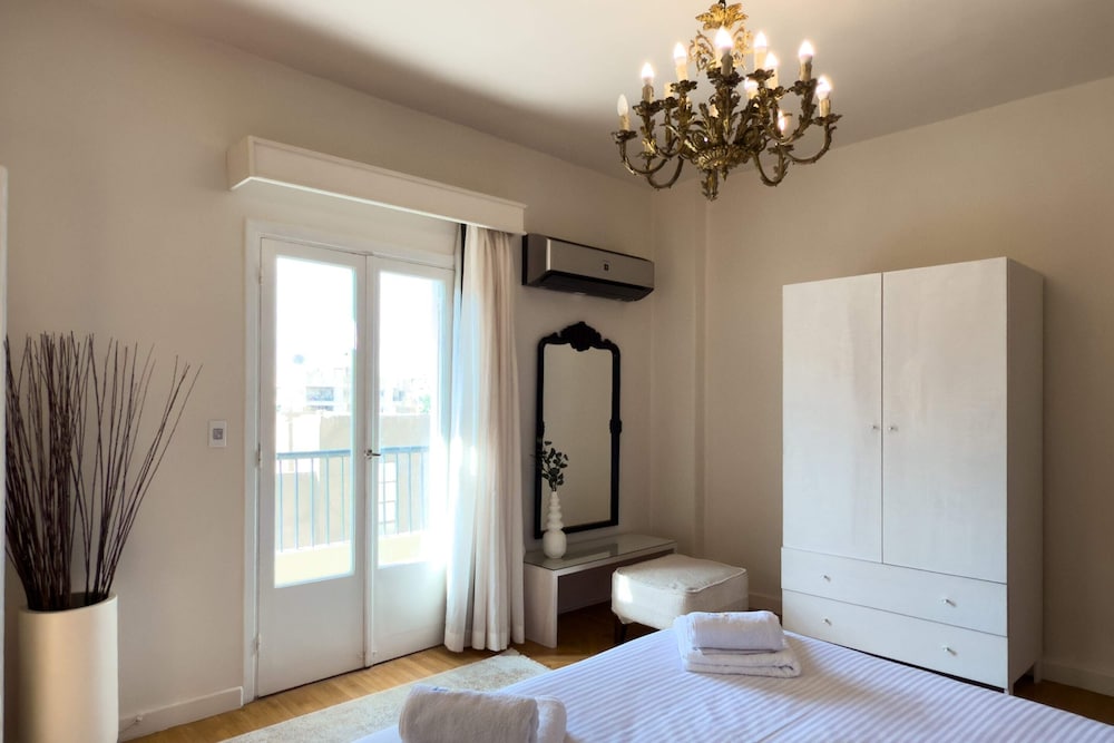 Xuru Stays I The 2bdr Crimson Crib @ The Heart Of Heliopolis