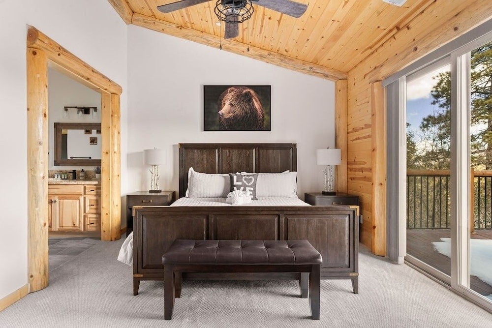 59 - Eagles Peak Lodge 4 Bedroom Home view 2