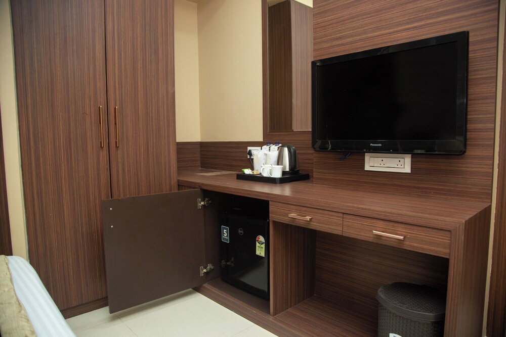PARK EASTERN HOTEL