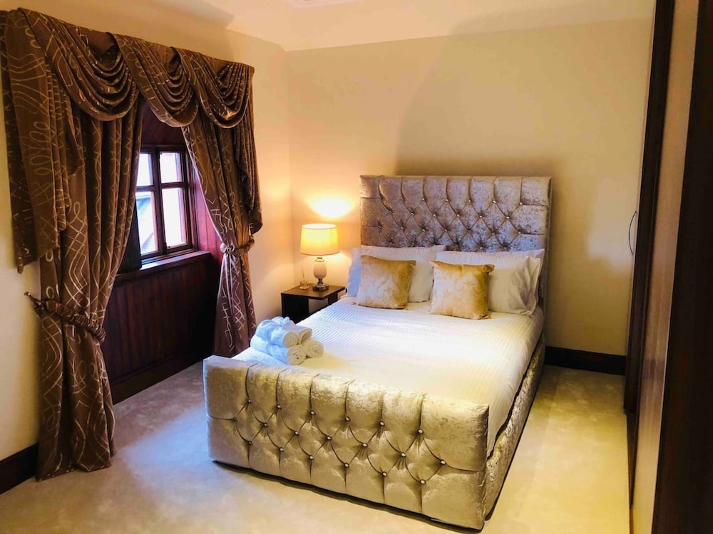Beautiful 4-bed Villa in Glasgow view 5