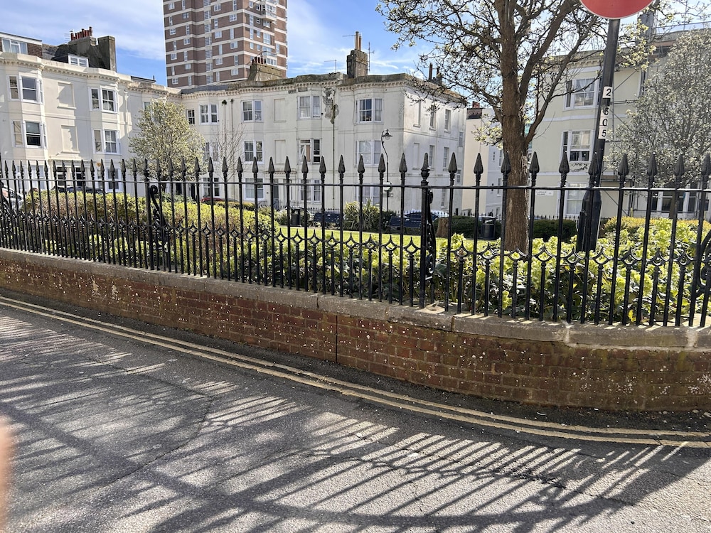 Brighton Beach Stylish 1 Bed Apartment view 4