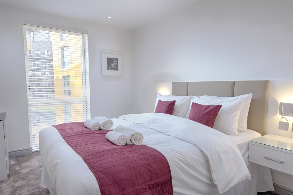 Roomspace Apartments -La Roka