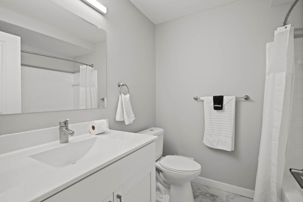 Family Friendly 2BR 2BA in the City
