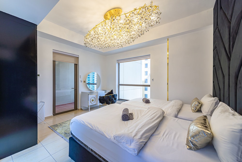 Marco Polo - Deluxe Waterfront Roomy Apt, Perfect for Groups