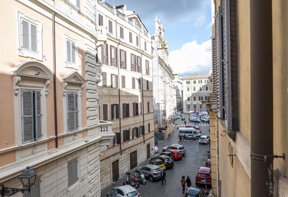 Artsy and Elegant Apartment Near Pantheon