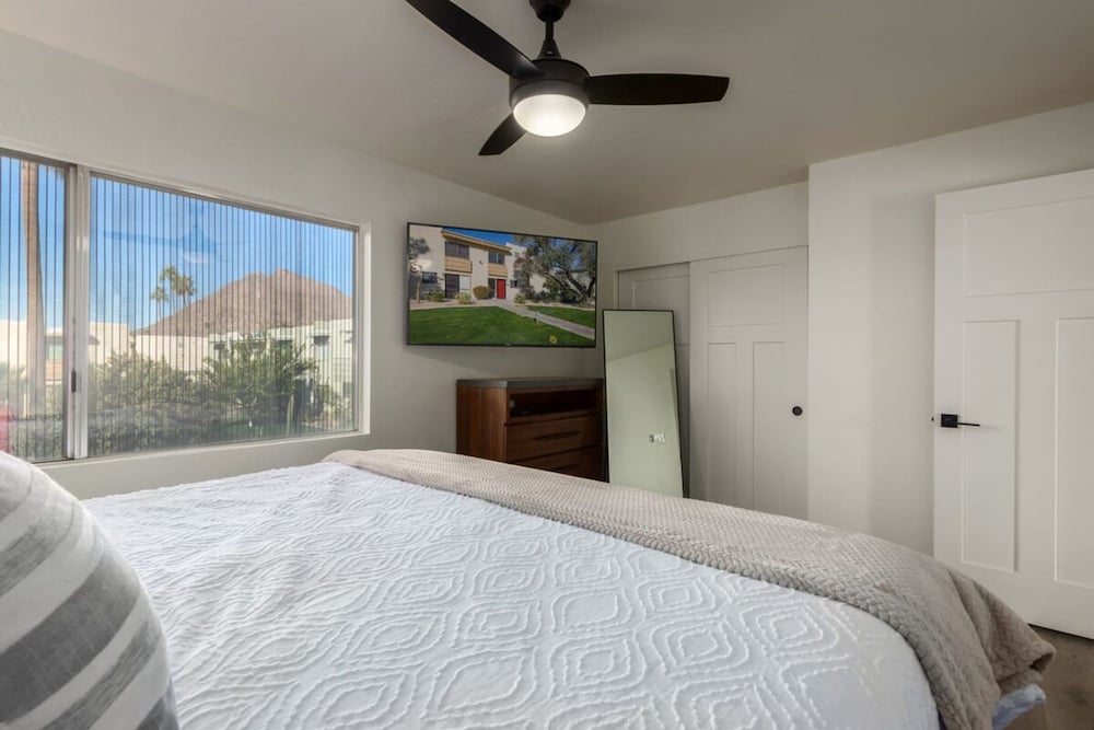 Luxe 2BR Townhouse 4 Heated Pools Walk 2 Old Town
