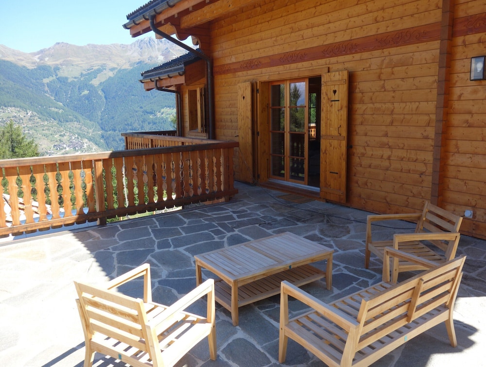 Chalet in Les Masses With ski Storage