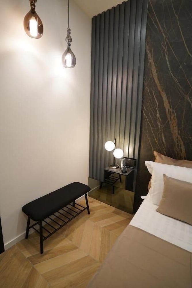 Barneys Club B&b