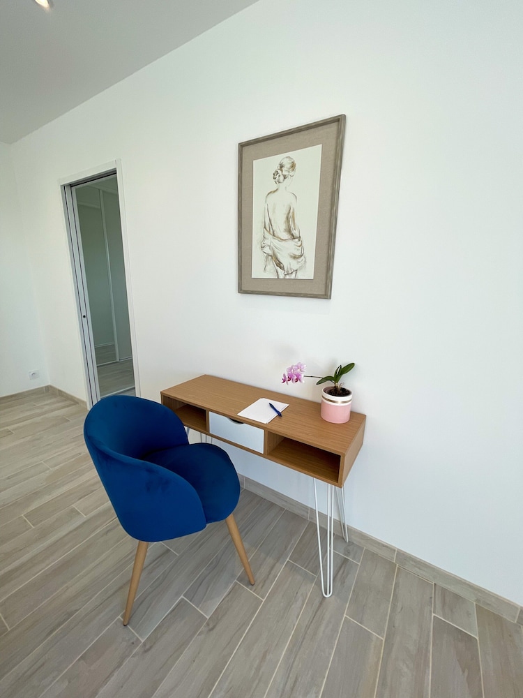 House in Ploudalmezeau With Heated Pool & Beaches