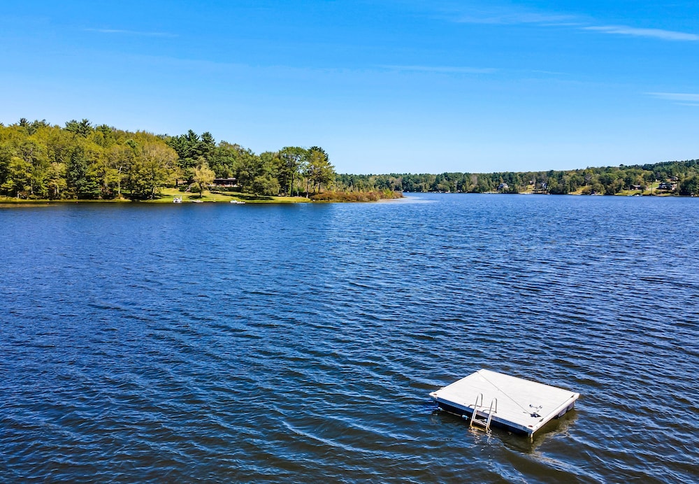 2 Lake Cabins Pool+hottub Game Room 23acs