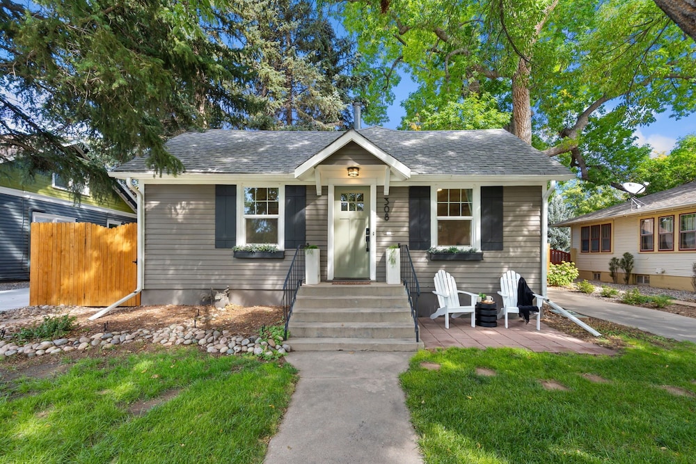 Shade Tree Bungalow Old Town, Yard & Garage