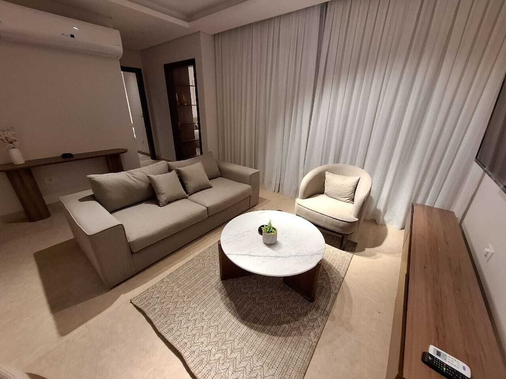 Mynt Stay zed west Residence 2 bedroom E1E213