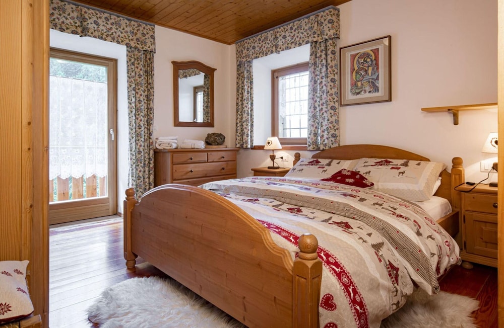 Traditional Chalet With Garden