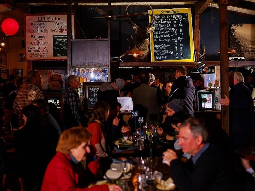 Harrietville Snowline Hotel