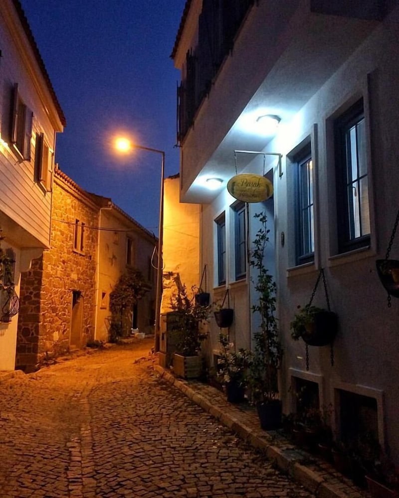Bozcaada Basak Konukevi