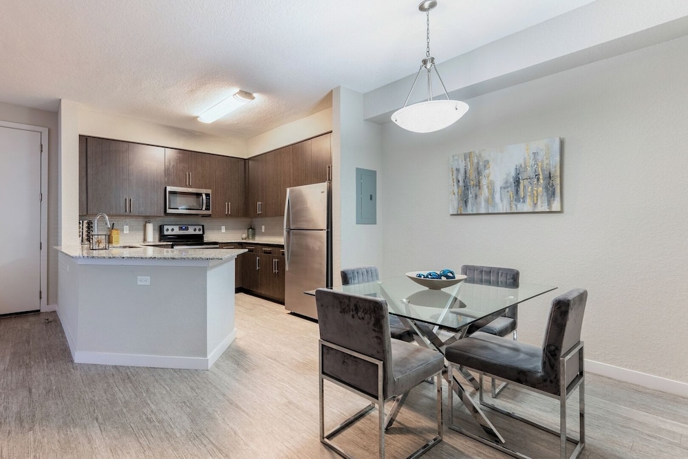 Daytona 3BR Getaway Pool, Gym, Pet Friendly
