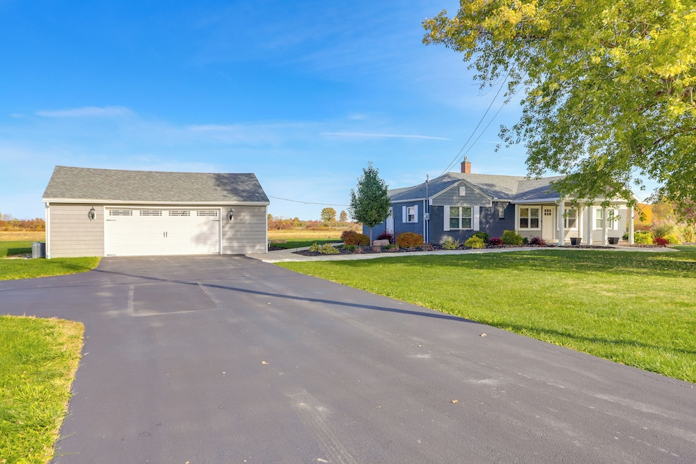 5 Mi to Lake: Port Clinton Home w/ Gazebo & Grill!