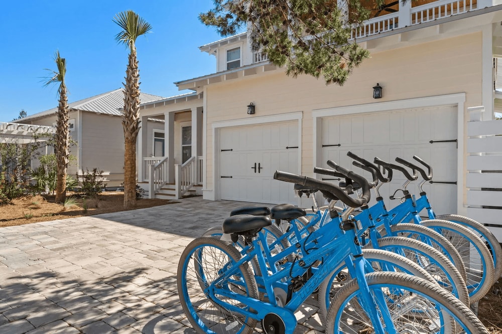 Pappou s Paradise by Avantstay Private Pool Steps to Beach Sleeps 15