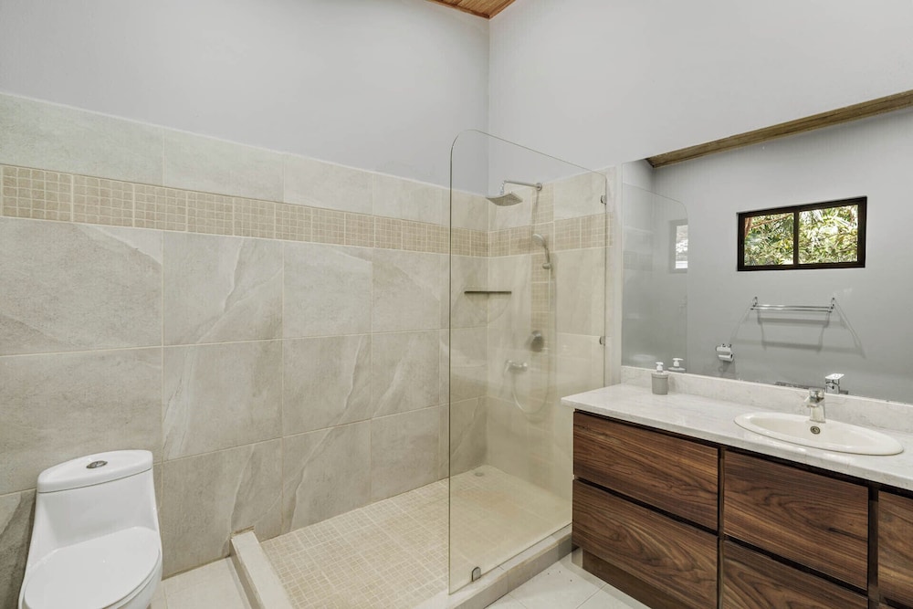 Stylish 3-Bedroom Tropical Escape with Pool & Outdoor Living, 1 Block from Playa Potrero