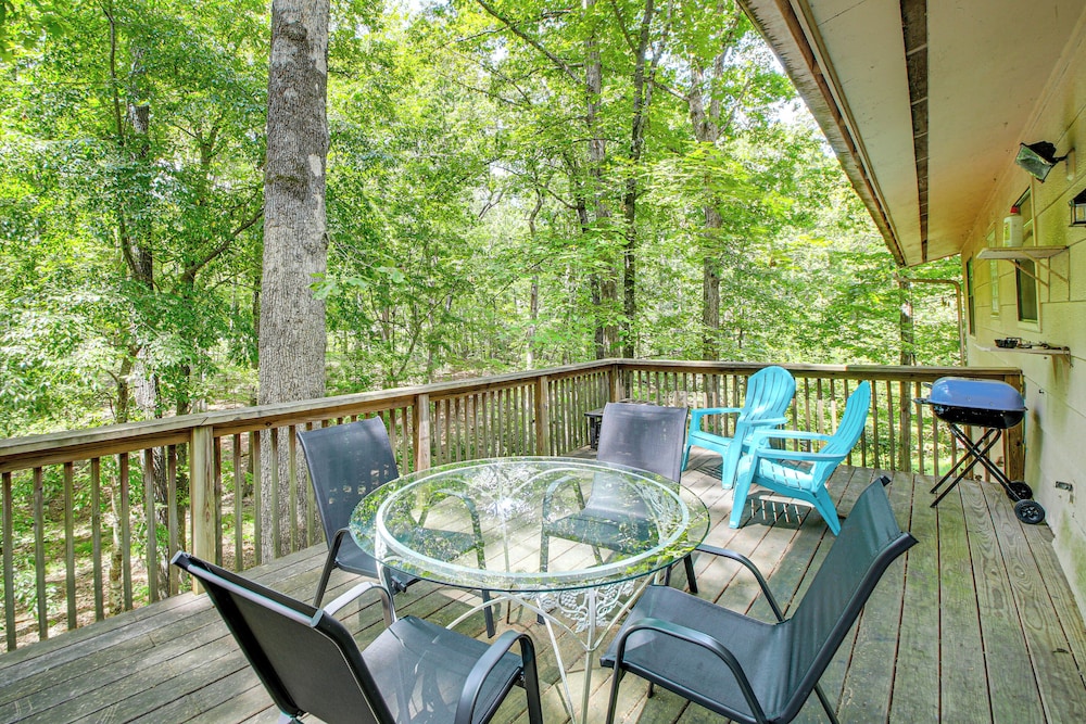 1/2 Mi to Desoto Lake: Hot Springs Village Home