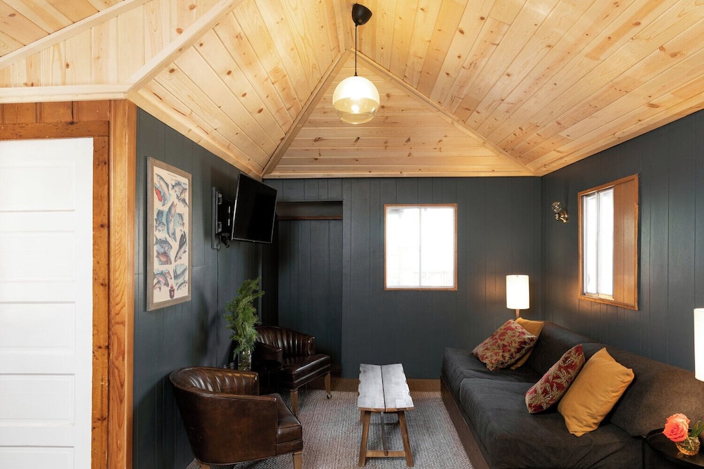Oak Knoll Lodge