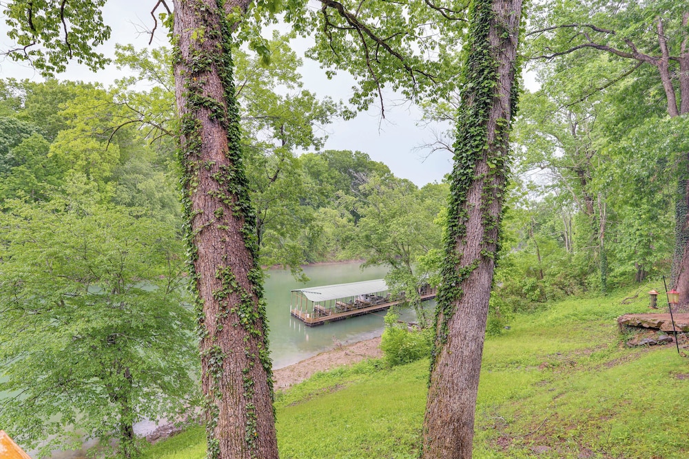 Deck & Views: Little Red River Retreat!