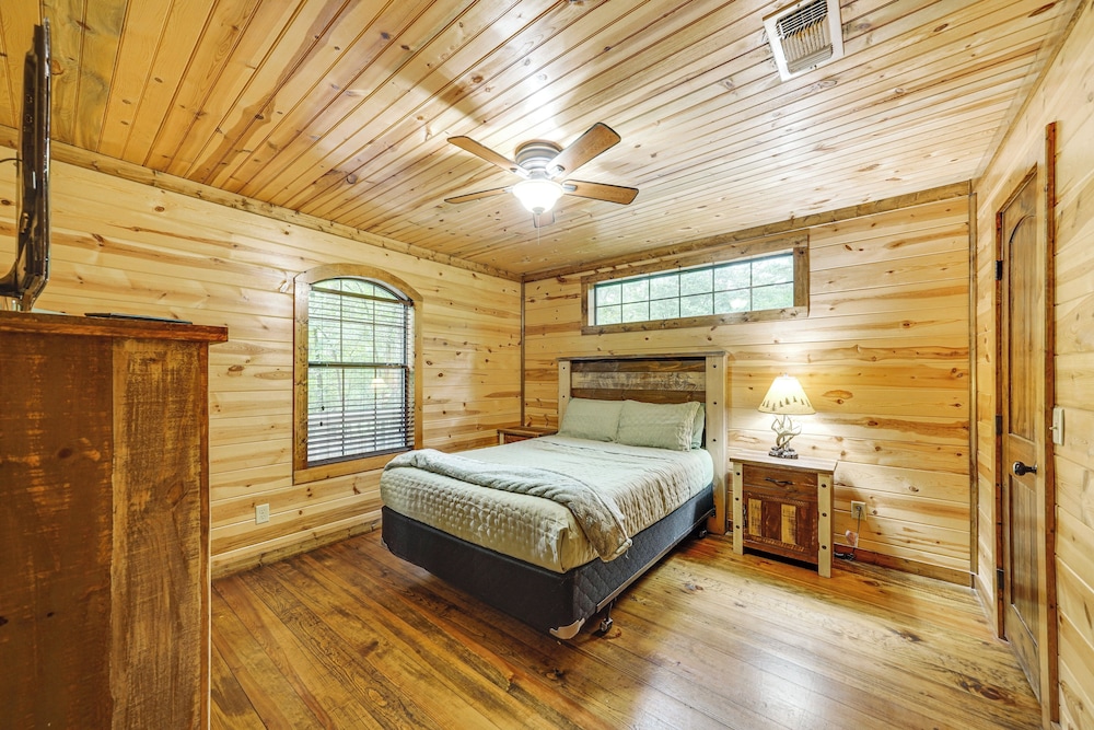 Pets & Families Welcome: Secluded Broken Bow Cabin