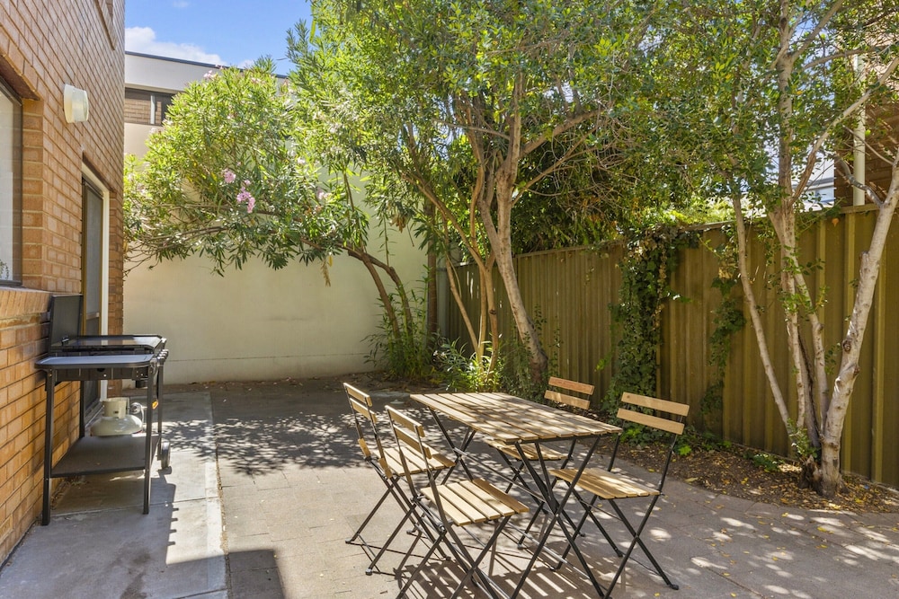 Coastal 3-bed House With BBQ and Private Courtyard