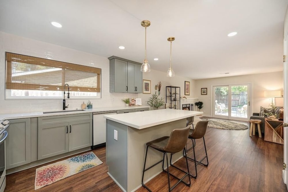 Family-friendly Getaway Near Slide Hill Park 3 Bedroom Home by RedAwning - Property Image 26