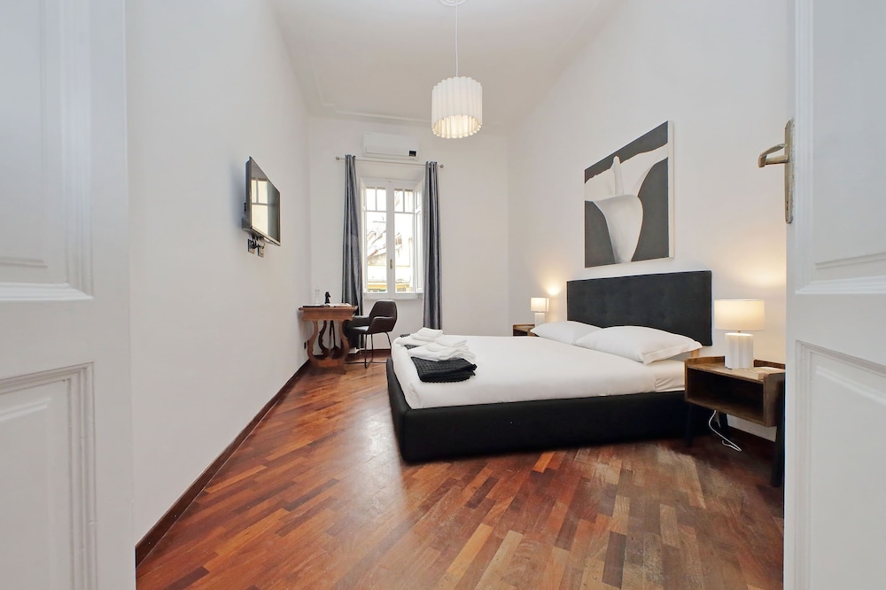 Giuliana Giant Apartment