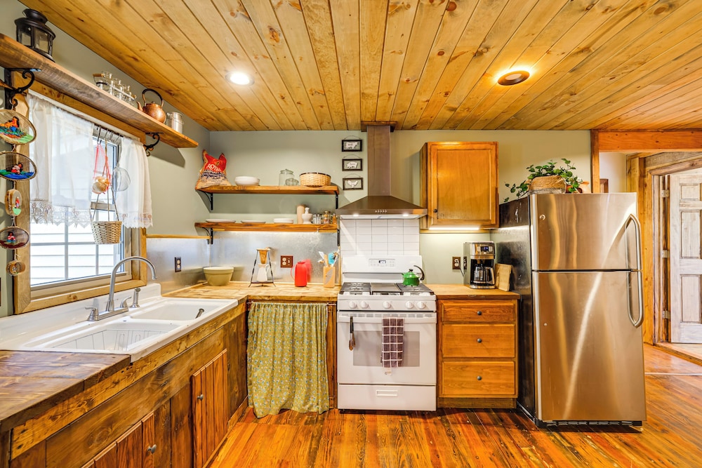 Ski, Swim, Relax: Old-fashioned Poconos Getaway