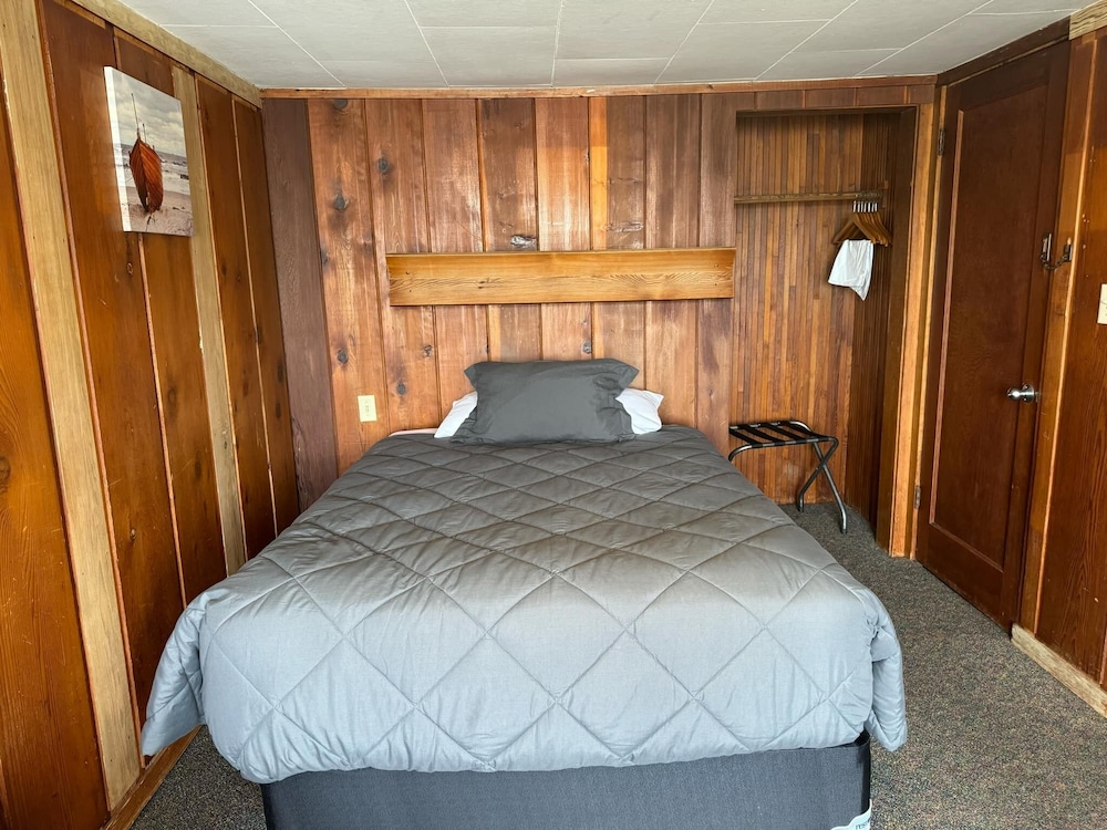 Sunset Oceanfront Lodging