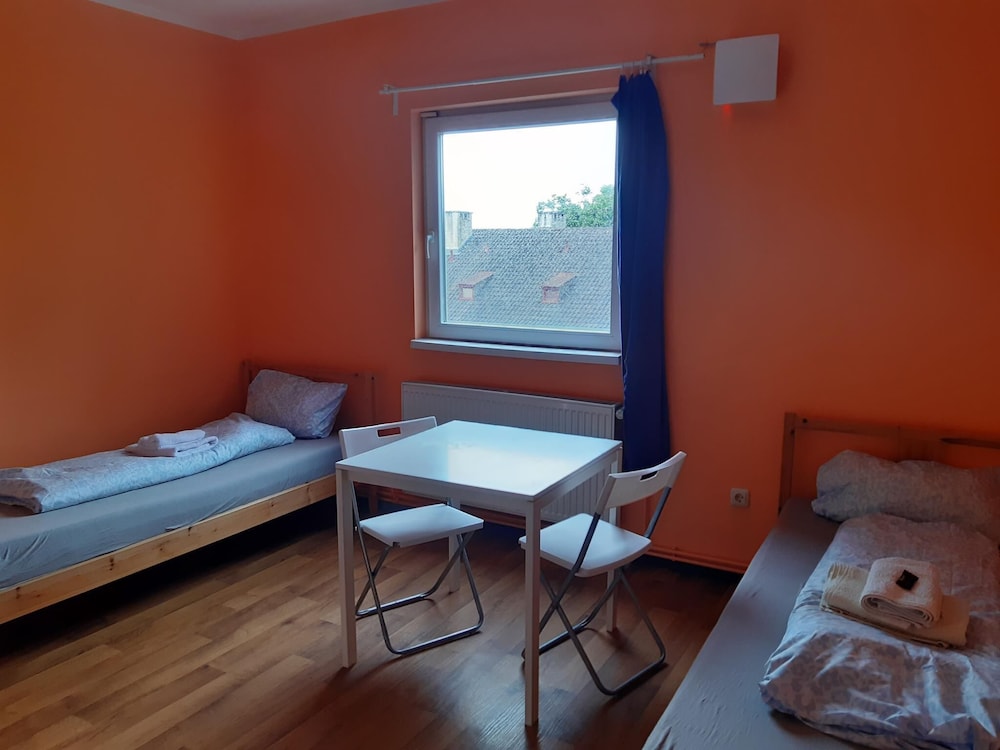 2-Rent Group Hostel Rooms&Apartments TUB19A