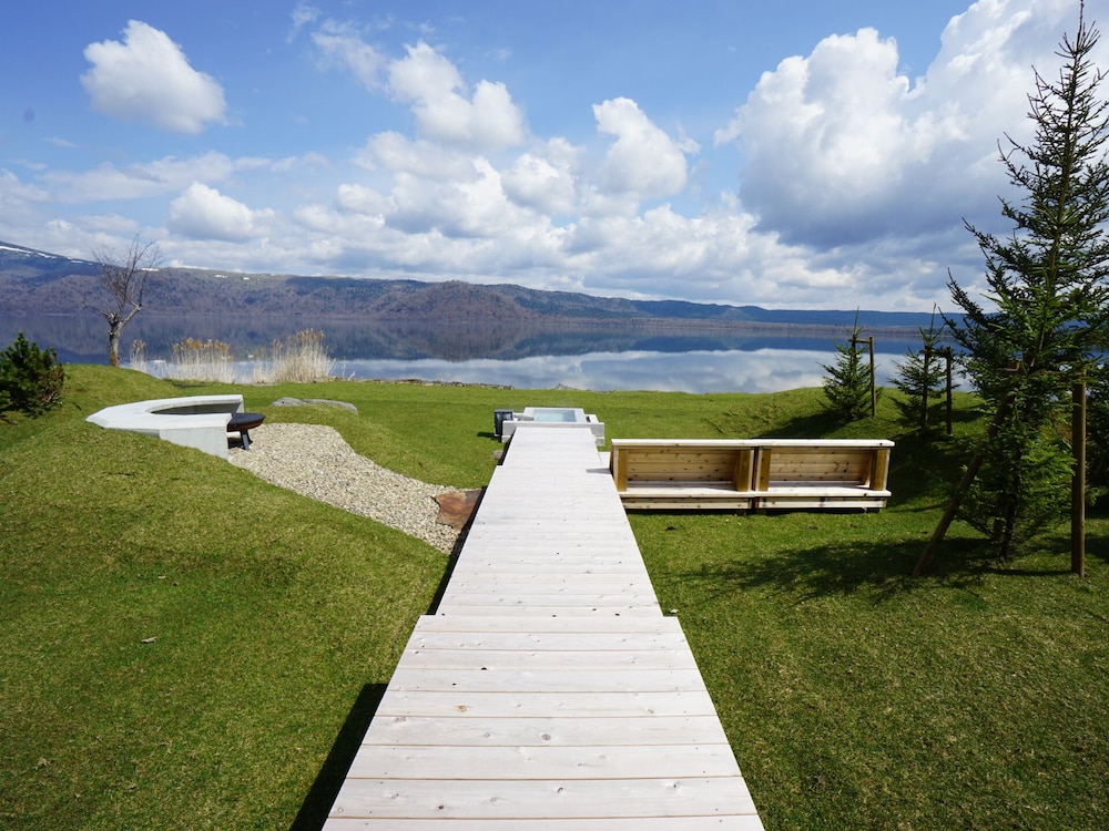 Sansui Lakeside Villa