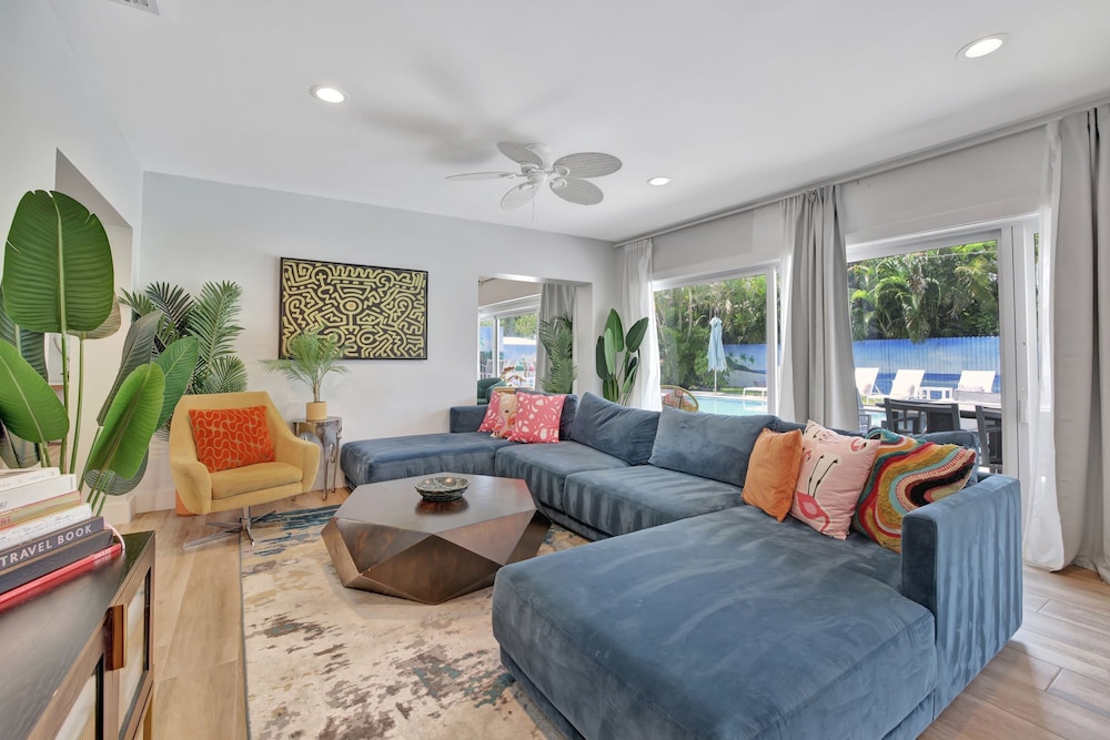 Seabreeze - 6BR Pool and Steps to Beach