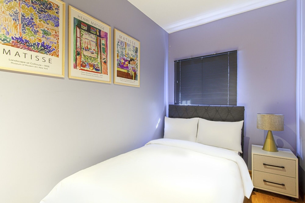Studio Flat Close to Kennedy Avenue in Fatih