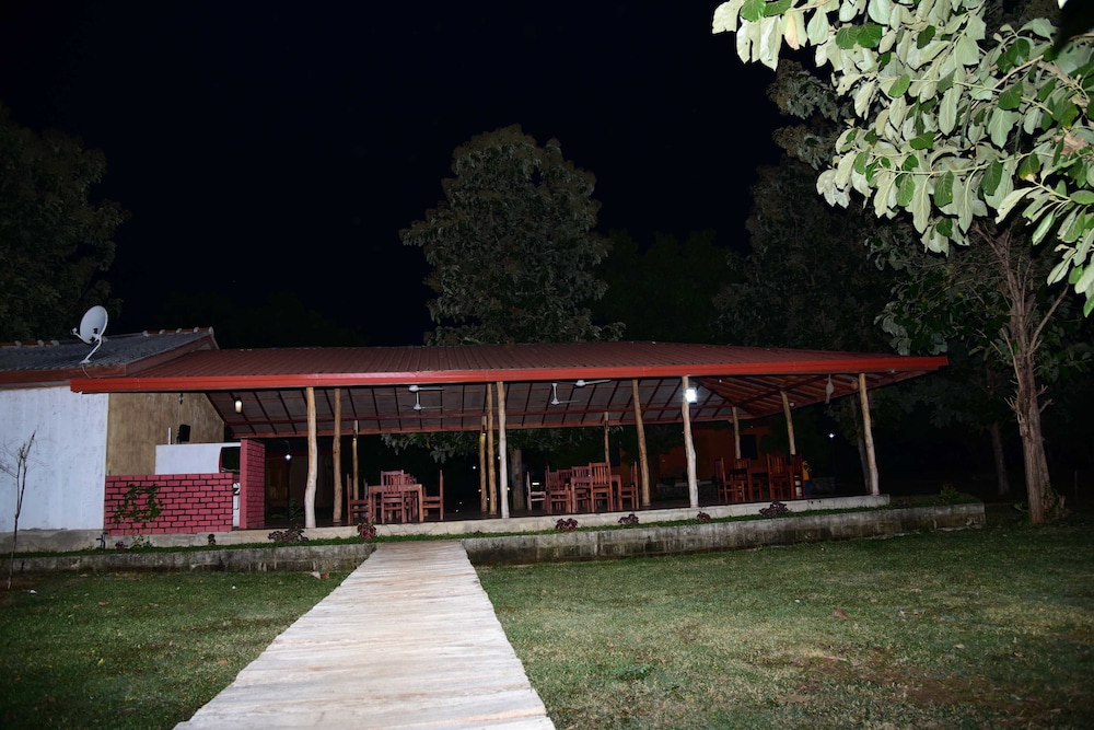 Indika Lake Resort