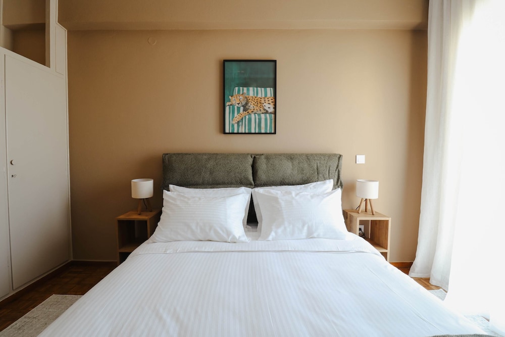 Citylight Apartment by Corfuescapes