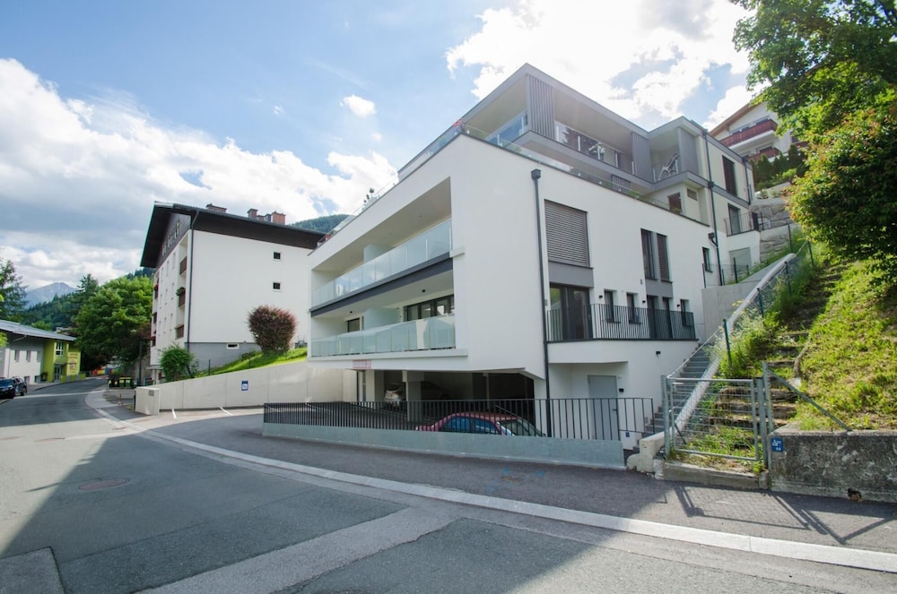 Superb Alpine Lodges Zell am See 6-8pax