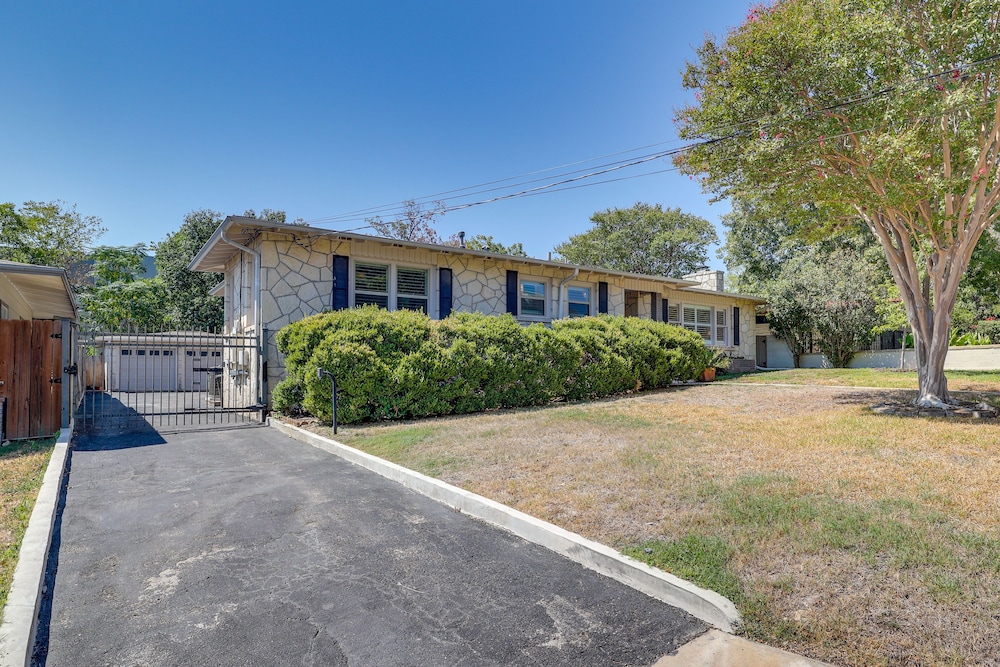 Spacious San Antonio Home w/ Private Pool & Patio! view 5
